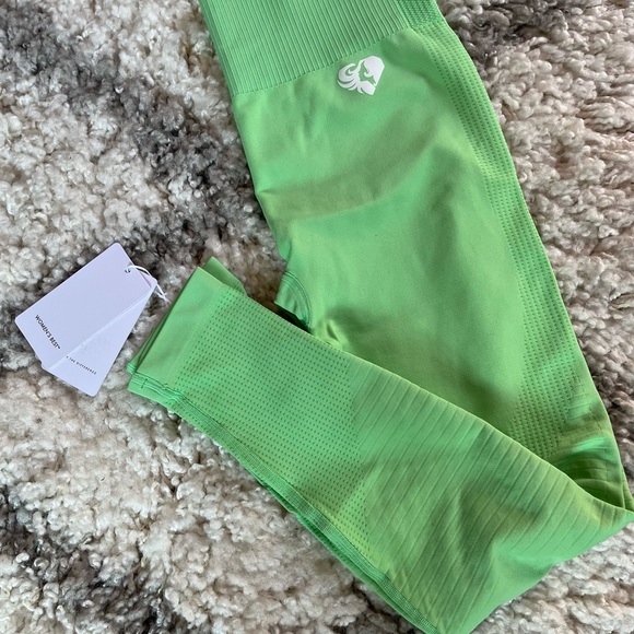 Womens Best - NWT - L - Workout Set - Green - Picture 3 of 4